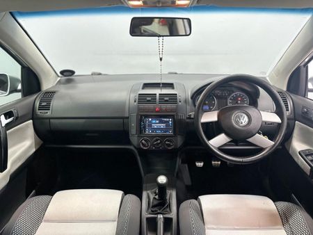 2009-Volkswagen-Polo-Cross-19-TDI_11
