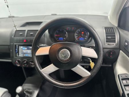 2009-Volkswagen-Polo-Cross-19-TDI_12