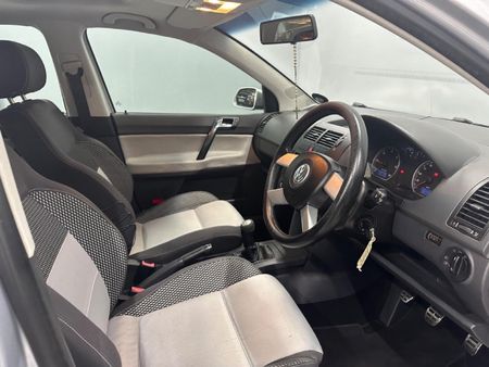 2009-Volkswagen-Polo-Cross-19-TDI_13