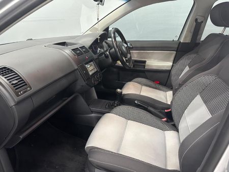 2009-Volkswagen-Polo-Cross-19-TDI_15