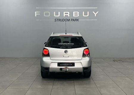 2009-Volkswagen-Polo-Cross-19-TDI_5