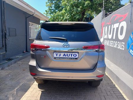 2019-Toyota-Fortuner-24-GD-6-Raised-Body-Auto_9