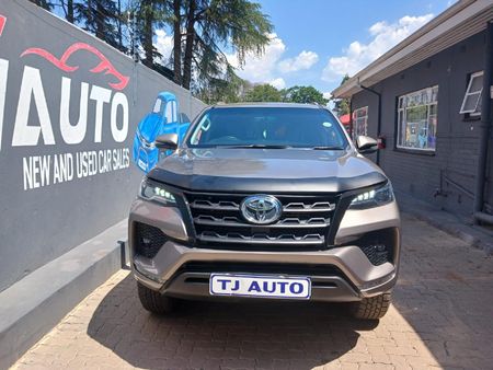2019-Toyota-Fortuner-24-GD-6-Raised-Body-Auto_10