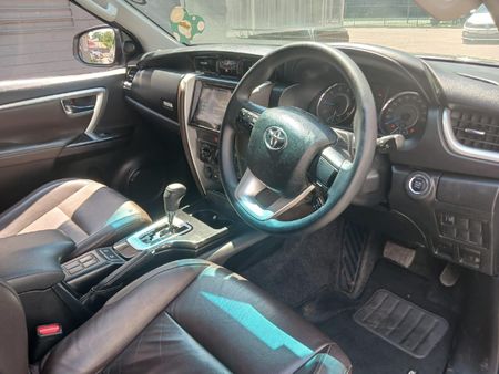 2019-Toyota-Fortuner-24-GD-6-Raised-Body-Auto_1
