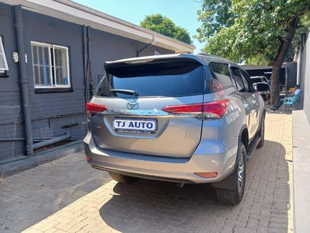 2019-Toyota-Fortuner-24-GD-6-Raised-Body-Auto_8