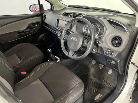 2017-Toyota-Yaris-10-5-dr_9