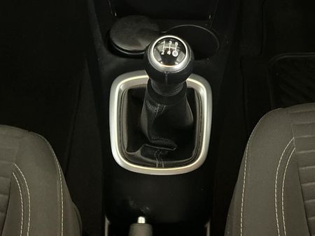 2017-Toyota-Yaris-10-5-dr_10