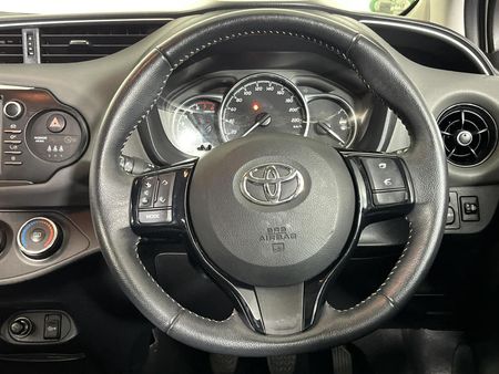 2017-Toyota-Yaris-10-5-dr_12
