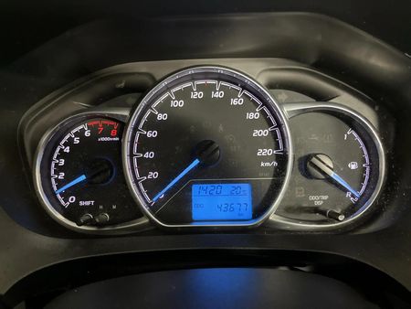 2017-Toyota-Yaris-10-5-dr_2