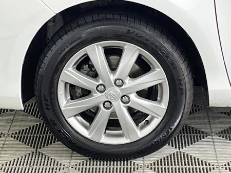 2017-Toyota-Yaris-10-5-dr_4