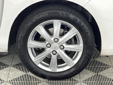 2017-Toyota-Yaris-10-5-dr_5