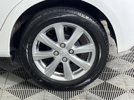 2017-Toyota-Yaris-10-5-dr_6