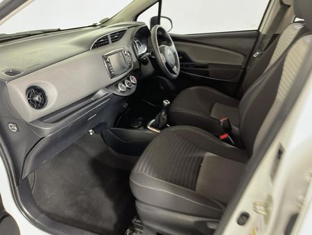 2017-Toyota-Yaris-10-5-dr_8
