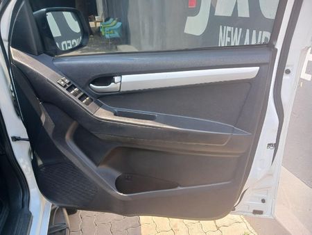 2017-Isuzu-KB-300-D-Teq-LX-Auto-Double-Cab_11