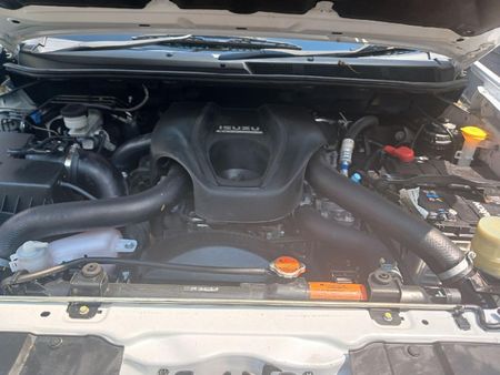 2017-Isuzu-KB-300-D-Teq-LX-Auto-Double-Cab_12