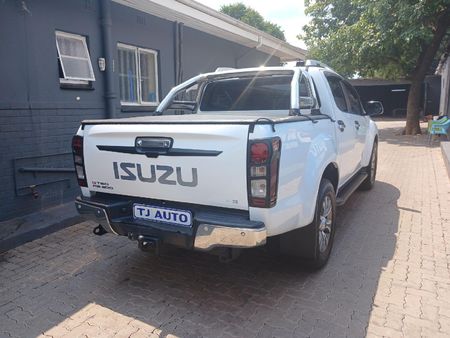 2017-Isuzu-KB-300-D-Teq-LX-Auto-Double-Cab_5