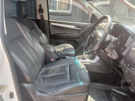 2017-Isuzu-KB-300-D-Teq-LX-Auto-Double-Cab_8