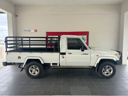 2011-Toyota-Land-Cruiser-79-42-D-Single-Cab_2