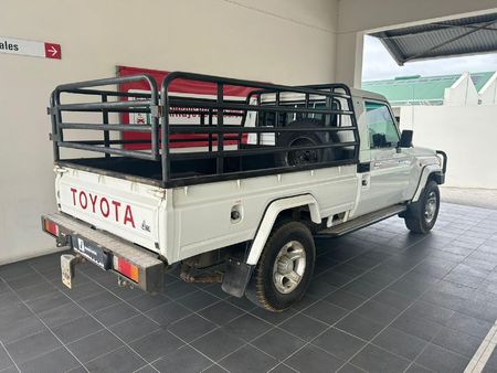2011-Toyota-Land-Cruiser-79-42-D-Single-Cab_3
