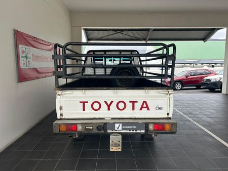 2011-Toyota-Land-Cruiser-79-42-D-Single-Cab_4