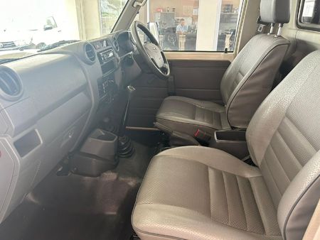 2011-Toyota-Land-Cruiser-79-42-D-Single-Cab_5