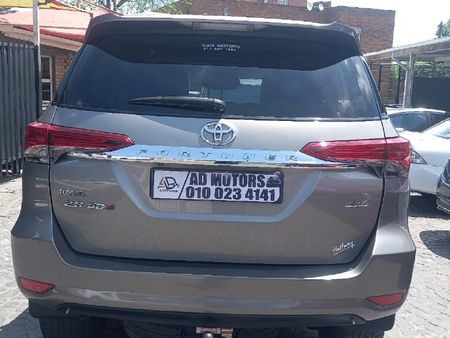 2016-Toyota-Fortuner-28-GD-6-4x4-Auto_4