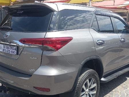 2016-Toyota-Fortuner-28-GD-6-4x4-Auto_5