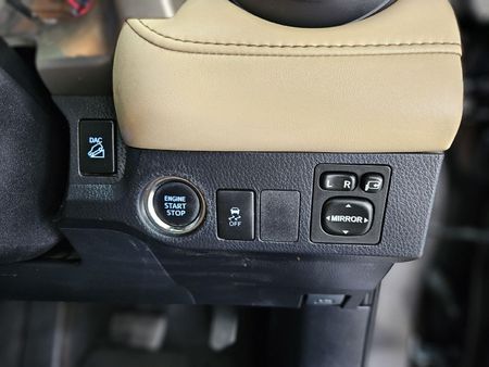 2016-Toyota-RAV4-22-D-VX-Auto_10
