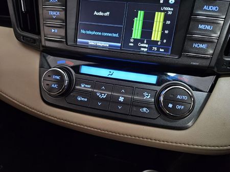 2016-Toyota-RAV4-22-D-VX-Auto_12