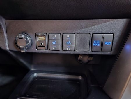 2016-Toyota-RAV4-22-D-VX-Auto_13