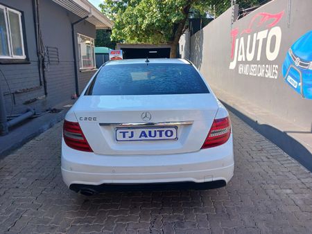 2014-Mercedes-Benz-C-Class-C-200-Auto_3
