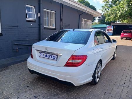 2014-Mercedes-Benz-C-Class-C-200-Auto_4