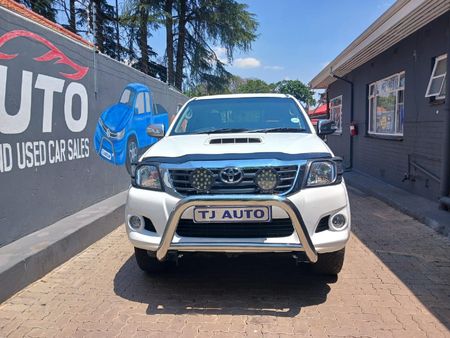 2013-Toyota-Hilux-30-D-4D-Raider-Xtra-Cab_1