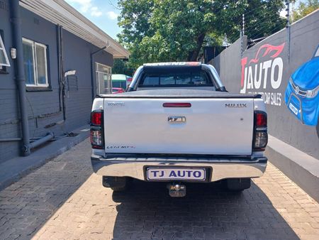 2013-Toyota-Hilux-30-D-4D-Raider-Xtra-Cab_3