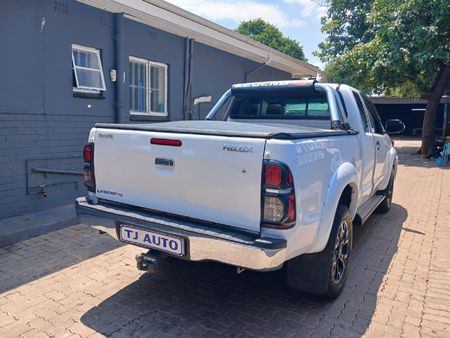 2013-Toyota-Hilux-30-D-4D-Raider-Xtra-Cab_5