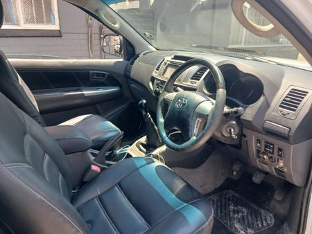 2013-Toyota-Hilux-30-D-4D-Raider-Xtra-Cab_8