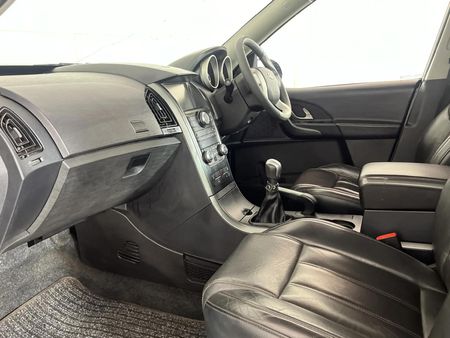 2018-Mahindra-XUV-500-22D-mHawk-7-seat-W8_4