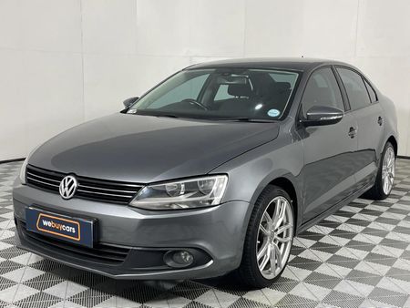 2011-Volkswagen-Jetta-VI-14-TSI-Comfortline_0