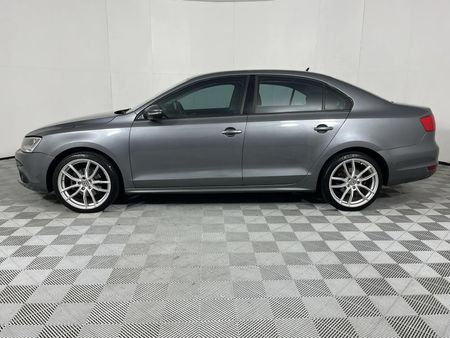 2011-Volkswagen-Jetta-VI-14-TSI-Comfortline_10