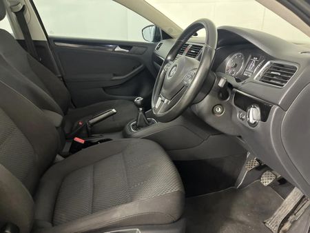 2011-Volkswagen-Jetta-VI-14-TSI-Comfortline_4