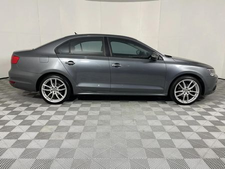 2011-Volkswagen-Jetta-VI-14-TSI-Comfortline_8
