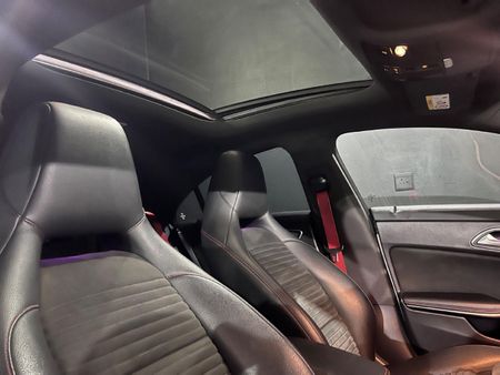 2018-Mercedes-AMG-CLA-45-AMG_9