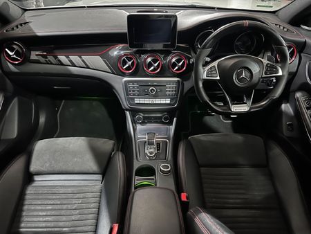 2018-Mercedes-AMG-CLA-45-AMG_10