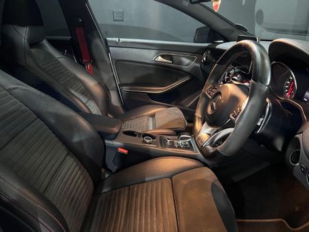 2018-Mercedes-AMG-CLA-45-AMG_7