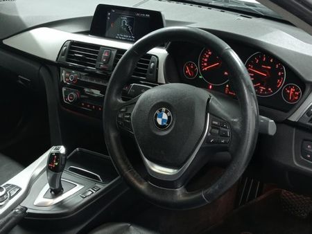 2018-BMW-3-Series-320i-Auto_13