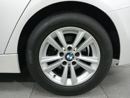 2018-BMW-3-Series-320i-Auto_17