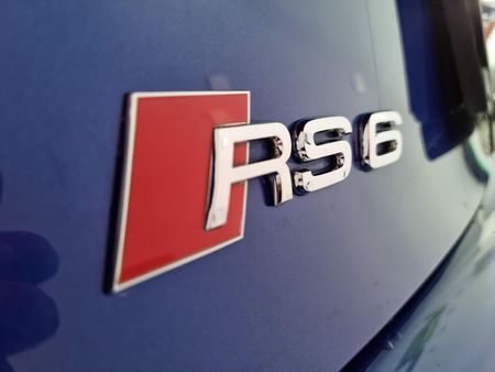2017-Audi-RS6-Avant-quattro_12