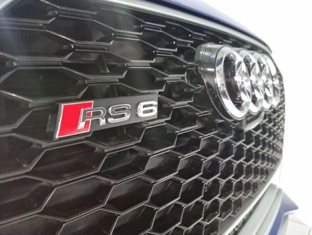 2017-Audi-RS6-Avant-quattro_13