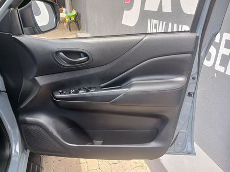 2022-Nissan-Navara-25-DDTi-LE-Auto-Double-Cab_12