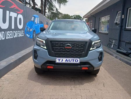 2022-Nissan-Navara-25-DDTi-LE-Auto-Double-Cab_3